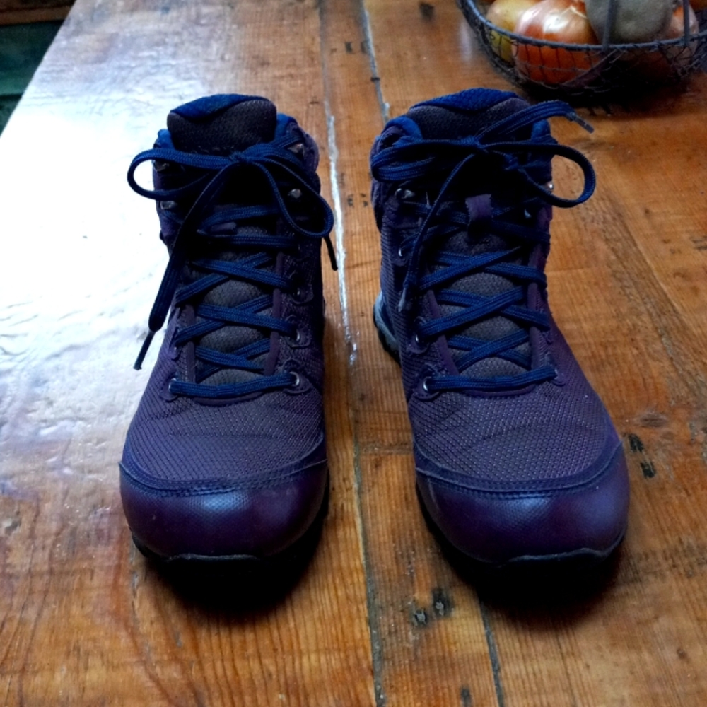 Wine and navy size 7.5 Ahnu boots